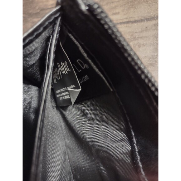 Harry Potter Hogwarts Crest Wallet Faux Leather Stars Studded Gems Bioworld - Picture 8 of 8